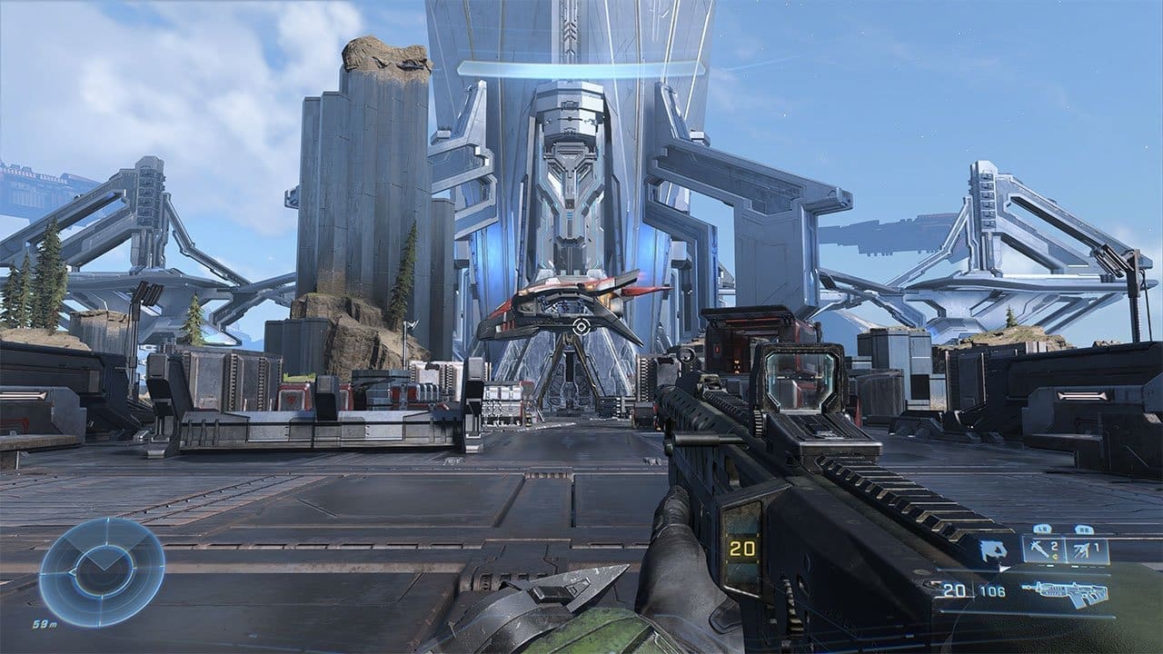 Master Chief battling enemies