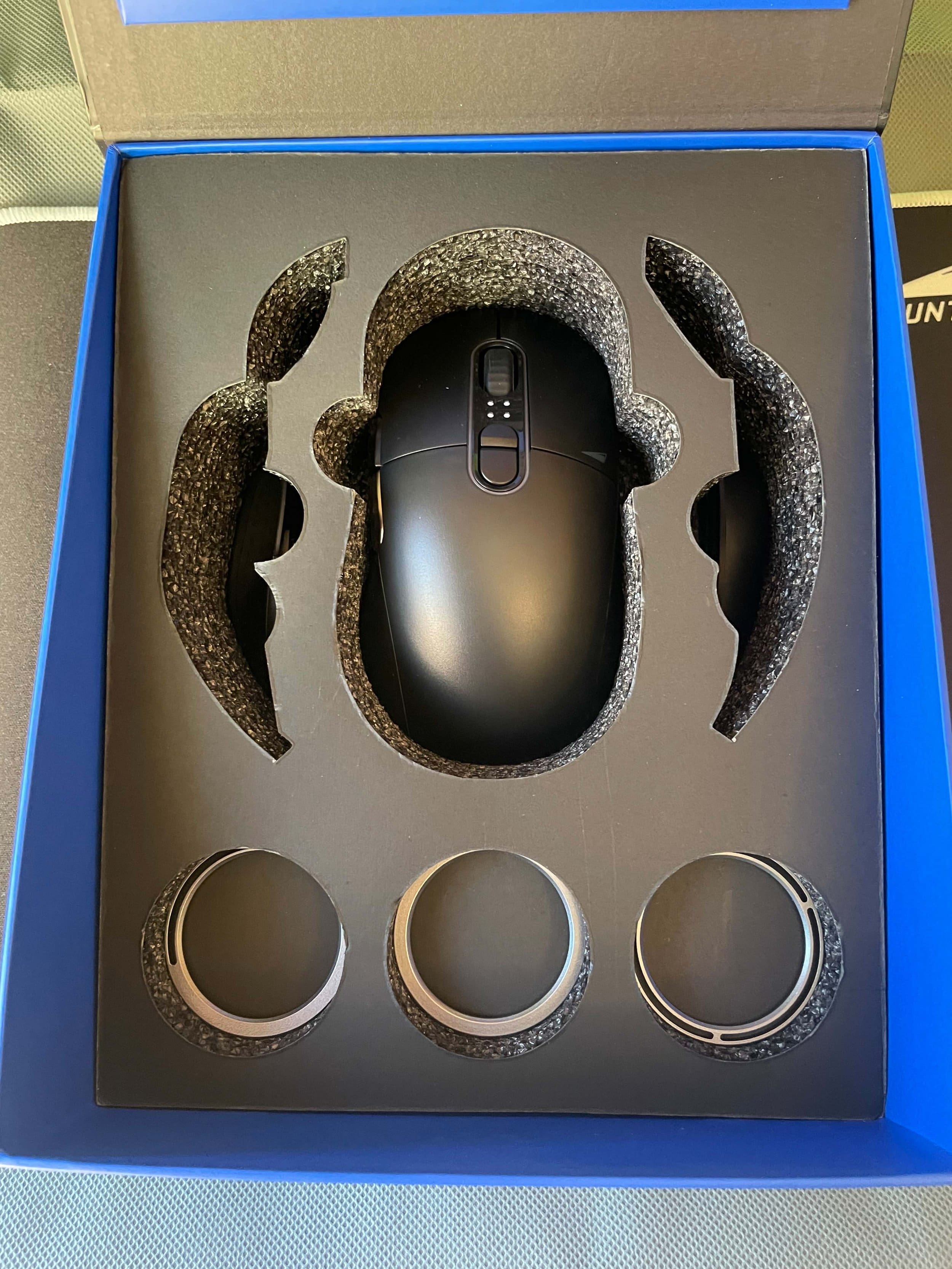 Magnetic side panels removed from the Makalu Max