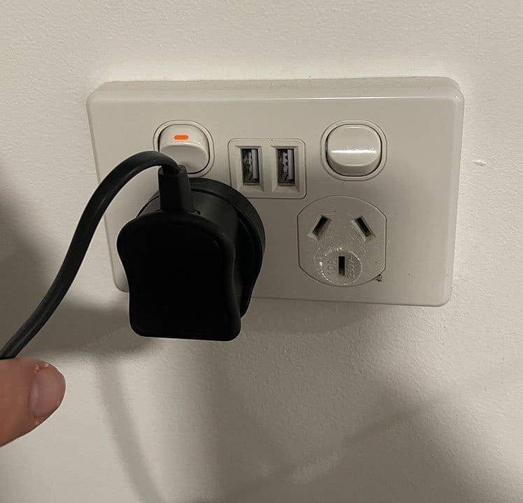 SlimQ AC cable angle when used in a wall socket with limited clearance