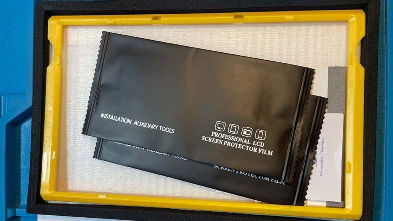 Applying a screen protector to a Steam Deck