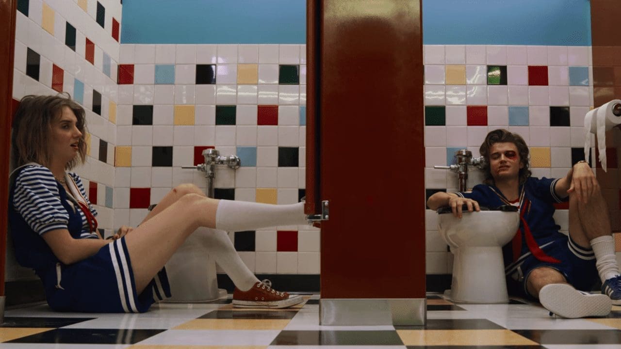 Stranger Things S3 — Steve and Robin in the bathroom
